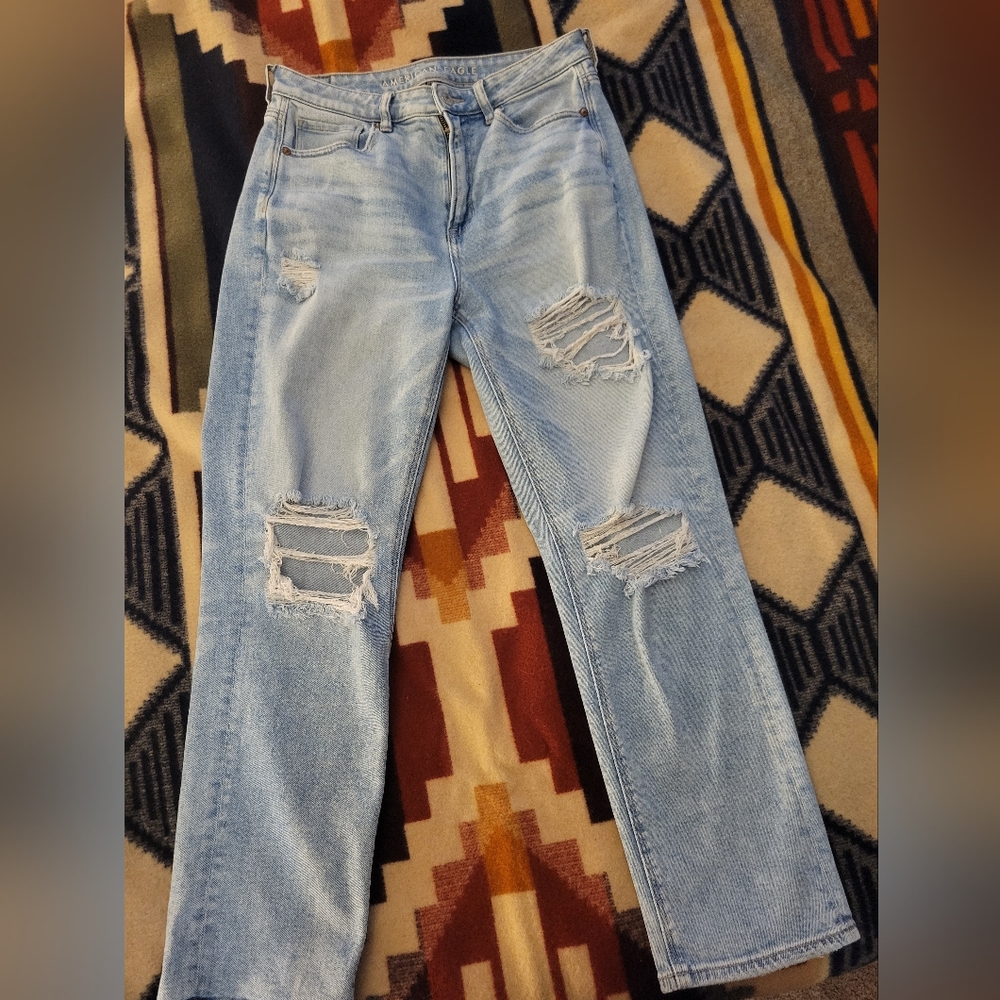 AE Strech Ripped Mom Straight Jean